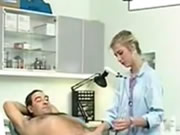 歐洲經典 饥渴女醫師幫男病人身體檢查猛烈撞擊